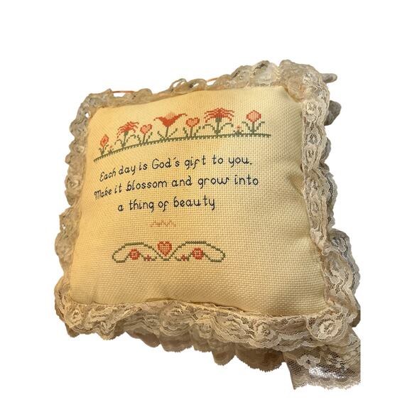 Handmade 10”x10” Cream Cross-Stitched “Every Day is a Gift” Pillow Lace Trim - Picture 1 of 8